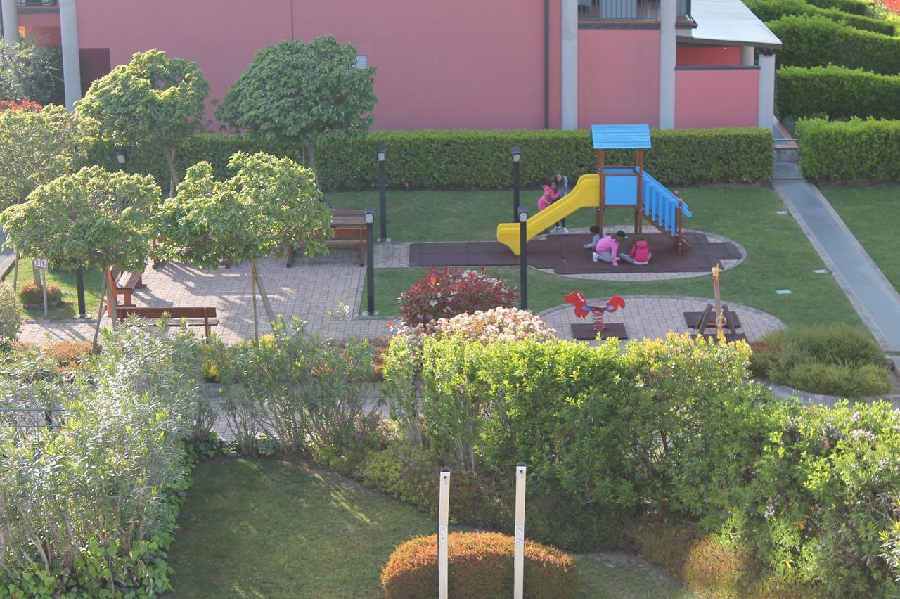 Desenzanoloft Official Partner Marriott Homes & Villas -Butterfly And 5 Pools Family Apartment Desenzano del Garda Exteriér fotografie